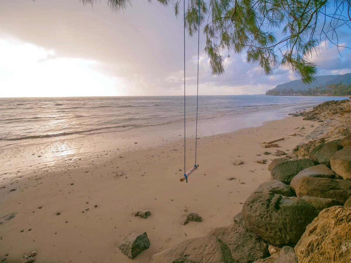 Home in Hauula · ★4.65 · 4 bedrooms · 7 beds · 2 private baths - Photo 2