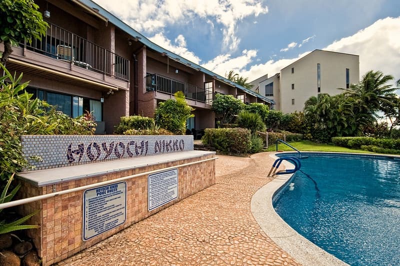 Condo in Lahaina · ★4.91 · 2 bedrooms · 3 beds · 1 bath - Photo 4