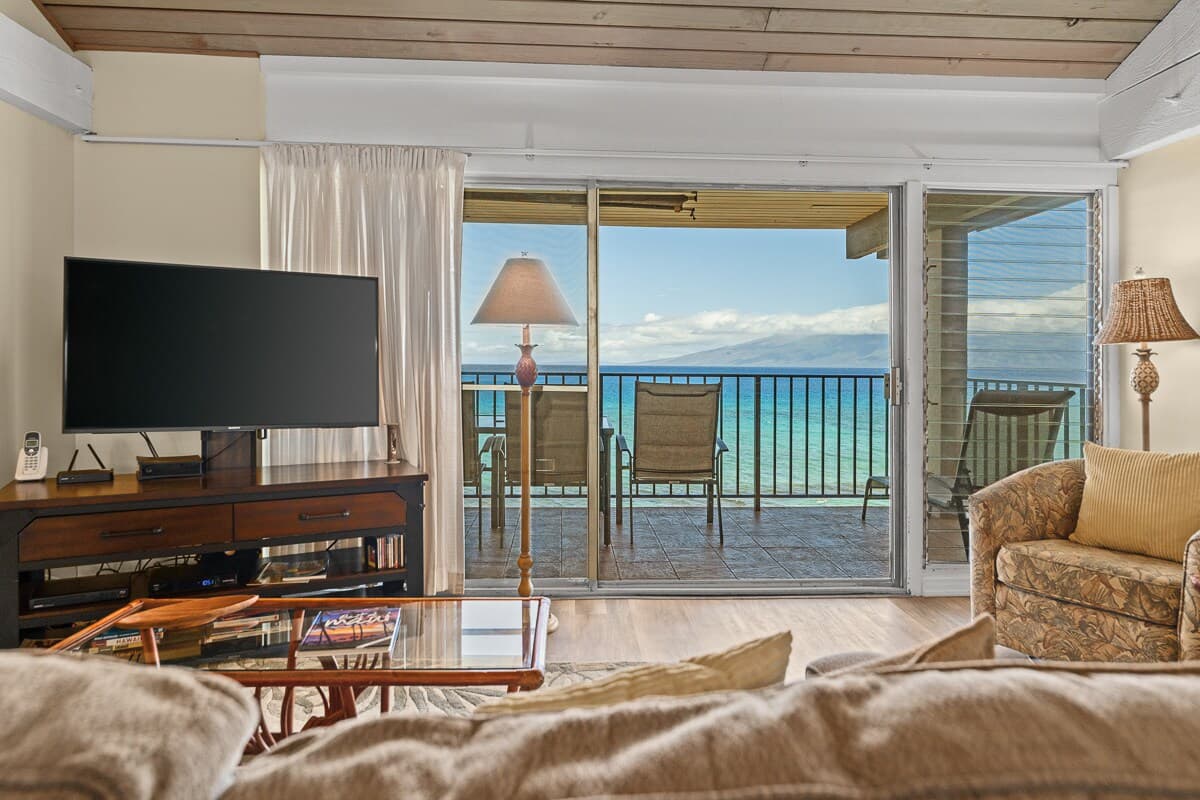 Condo in Lahaina · ★4.91 · 2 bedrooms · 4 beds · 1.5 private baths - Photo 3