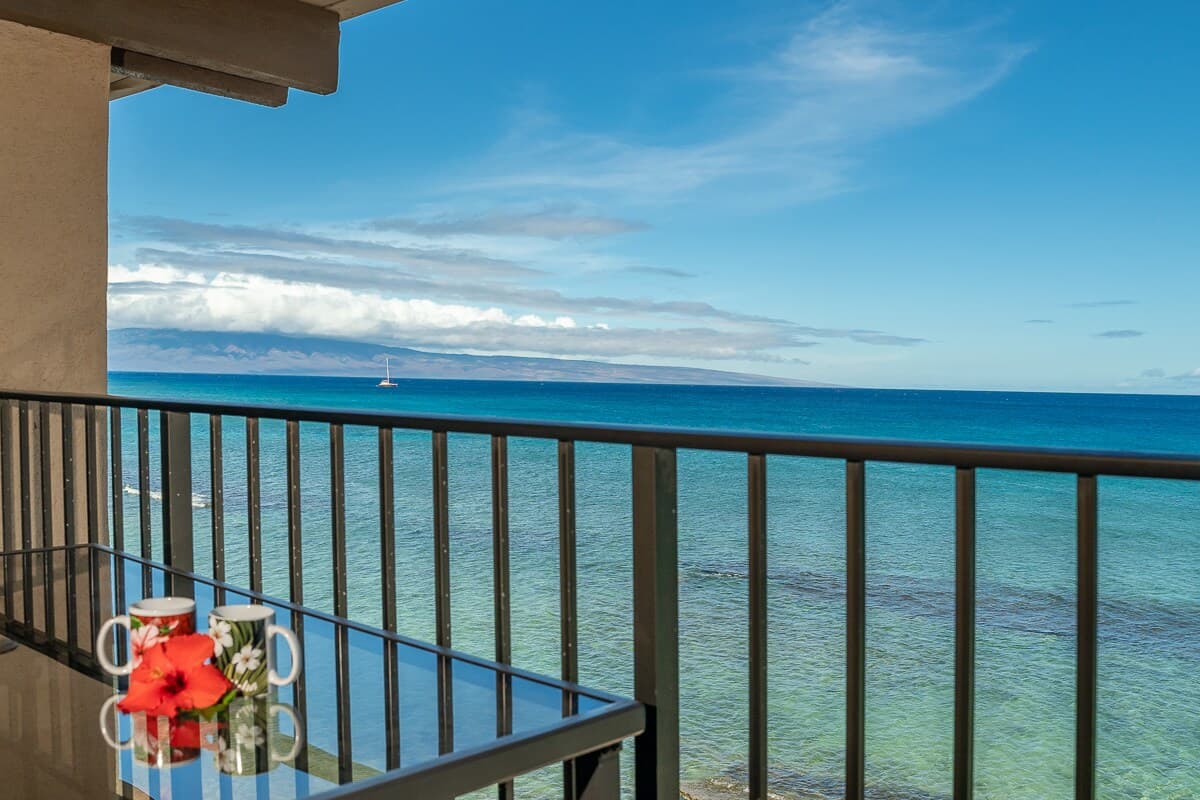 Condo in Lahaina · ★4.91 · 2 bedrooms · 4 beds · 1.5 private baths - Photo 2
