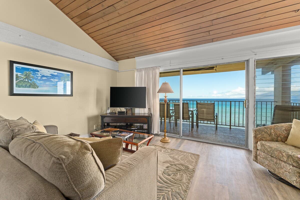 Condo in Lahaina · ★4.91 · 2 bedrooms · 4 beds · 1.5 private baths - Photo 4