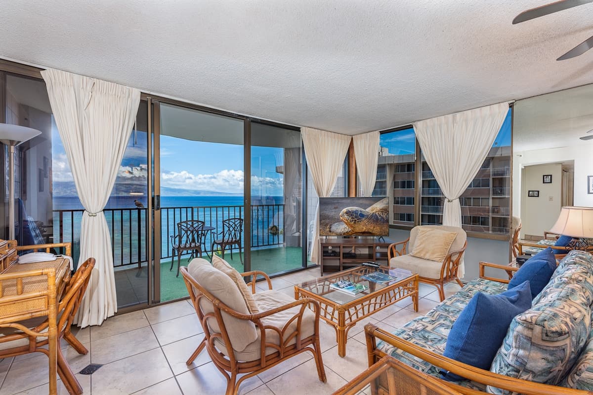 Condo in Lahaina · ★4.81 · 1 bedroom · 2 beds · 1 bath - Photo 4