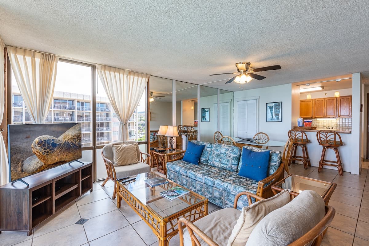 Condo in Lahaina · ★4.81 · 1 bedroom · 2 beds · 1 bath - Photo 5