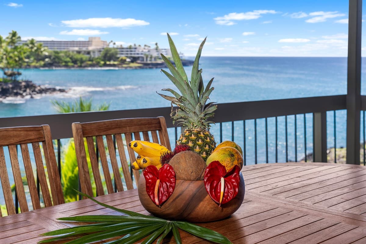 Condo in Kailua-Kona · ★4.86 · 3 bedrooms · 3 beds · 3 baths - Photo 1