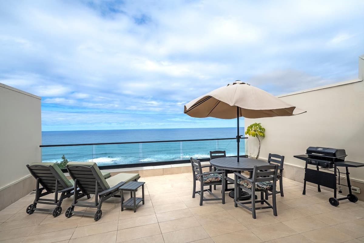 Whale watcher's delight Spacious oceanfront penth - Photo 1