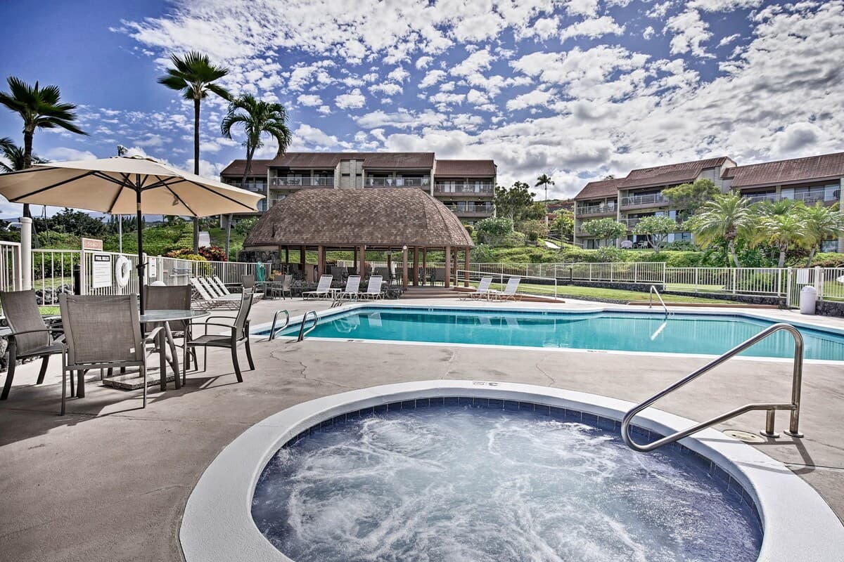 Condo in Kailua-Kona · ★4.97 · 2 bedrooms · 2 beds · 2 shared baths - Photo 2