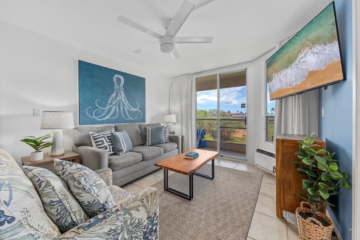 Condo in Kihei · ★4.64 · 2 bedrooms · 4 beds · 2 private baths - Photo 3