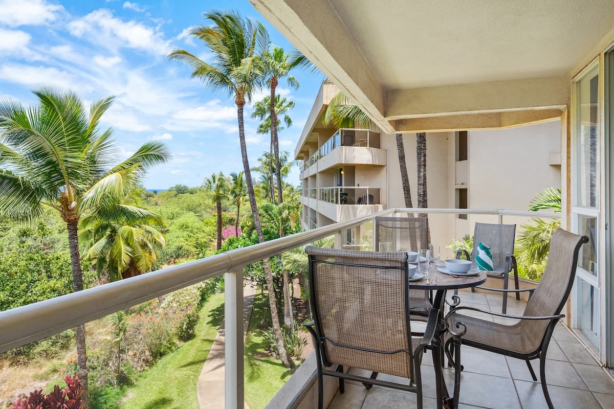 Condo in Kihei · ★4.64 · 2 bedrooms · 4 beds · 2 private baths - Photo 4