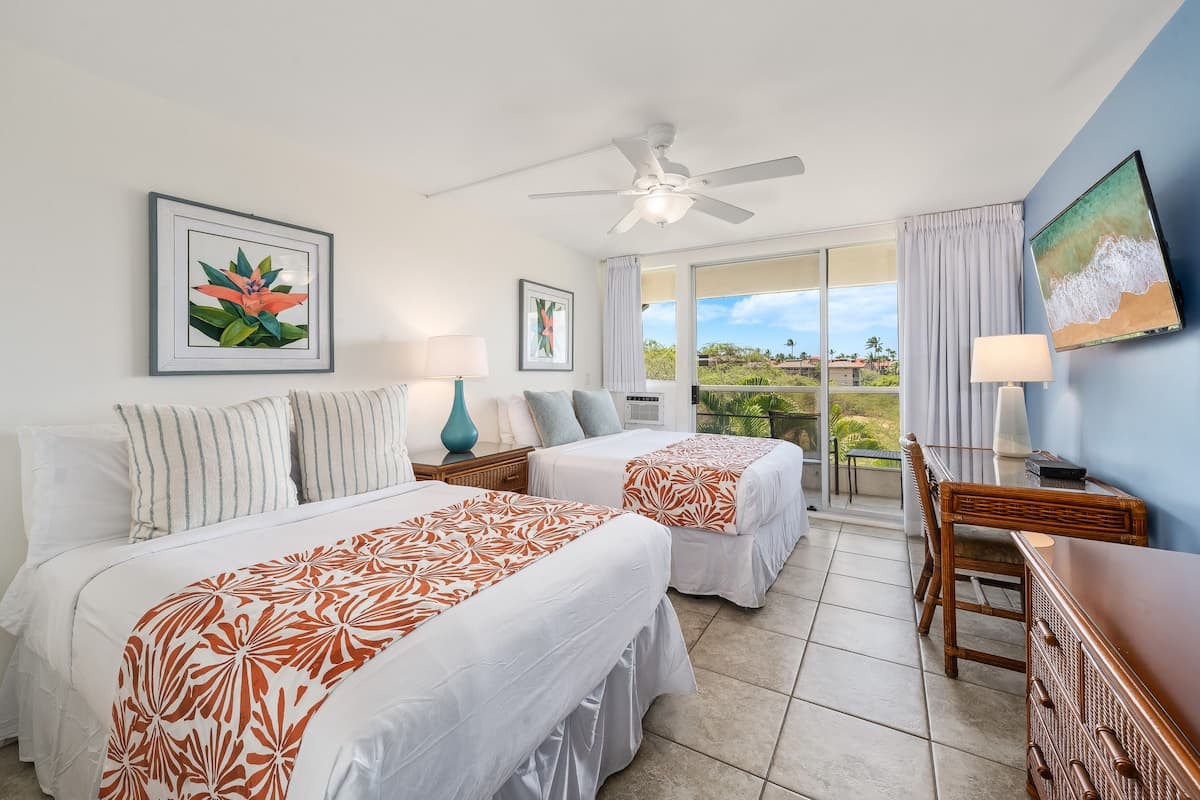 Condo in Kihei · ★4.64 · 2 bedrooms · 4 beds · 2 private baths - Photo 2