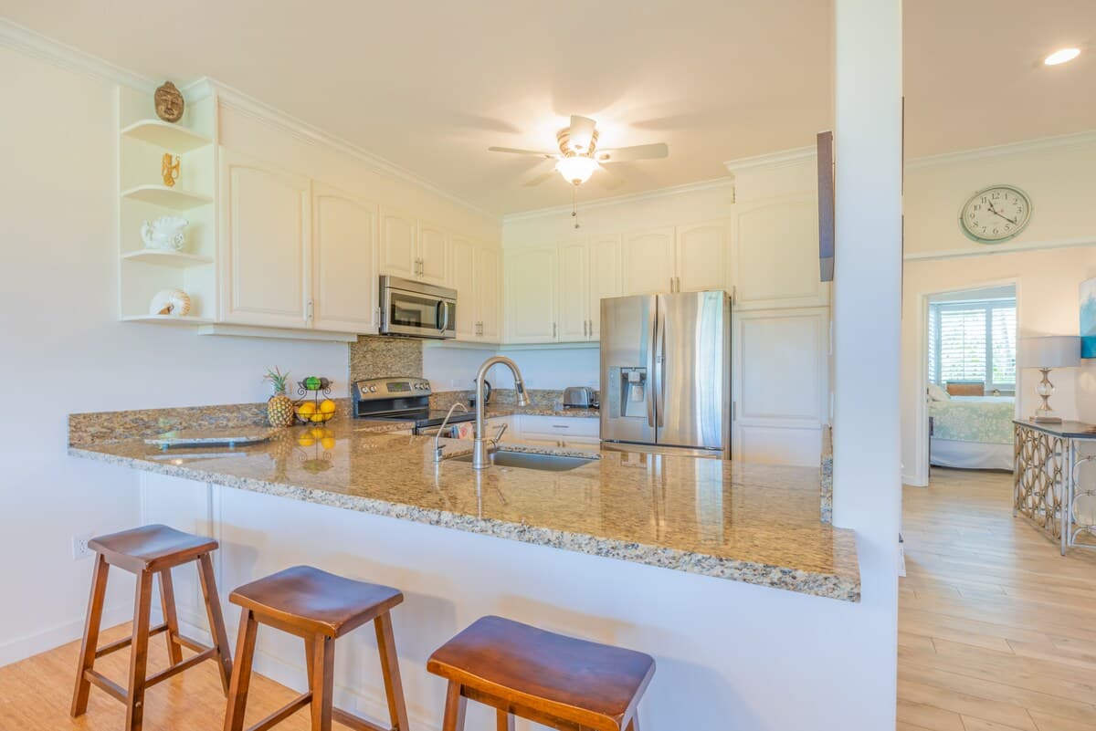 Condo in Princeville · ★4.31 · 2 bedrooms · 2 beds · 2 shared baths - Photo 4
