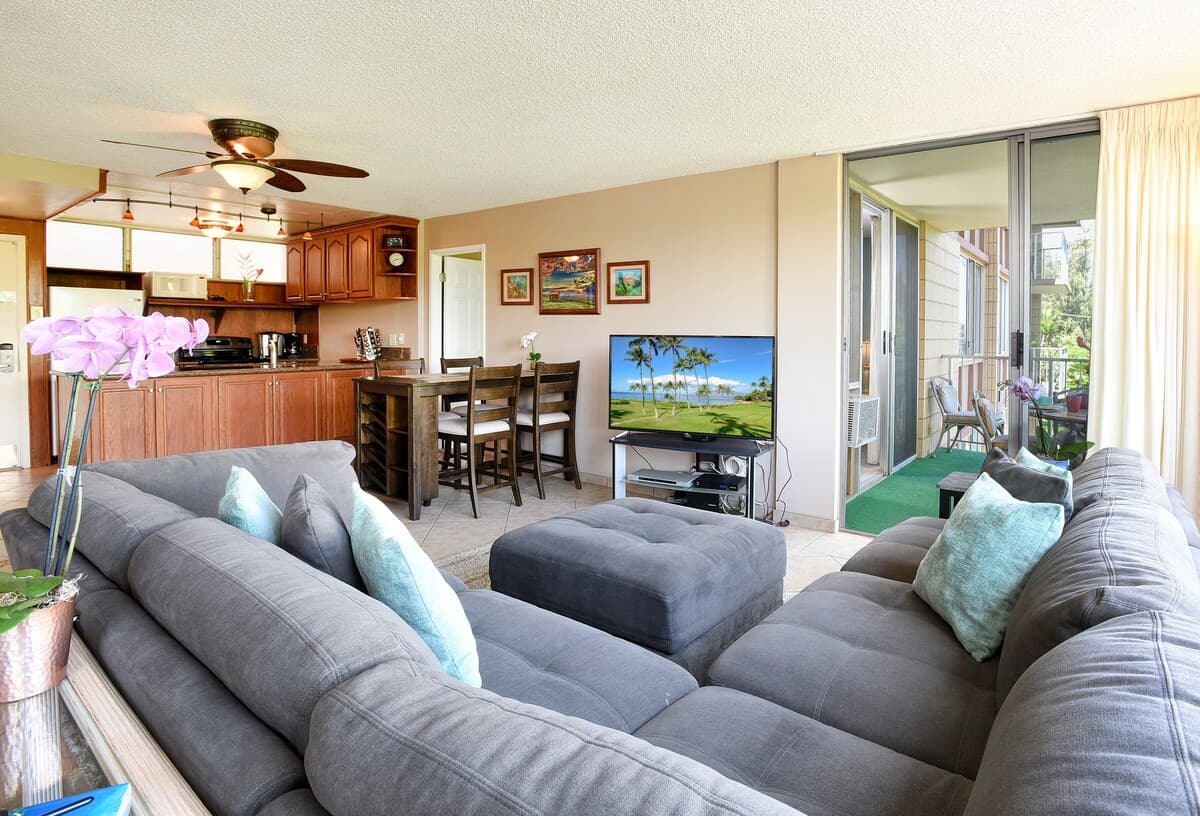 Condo in Kihei · ★4.88 · 2 bedrooms · 2 beds · 2 baths - Photo 5