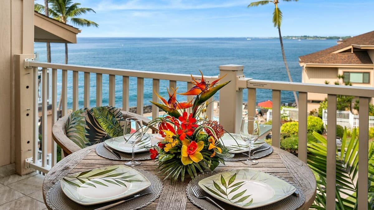 Condo in Kailua-Kona · ★4.4 · 2 bedrooms · 3 beds · 2 baths - Photo 1