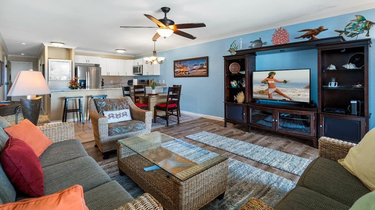 Condo in Kailua-Kona · ★4.4 · 2 bedrooms · 3 beds · 2 baths - Photo 5