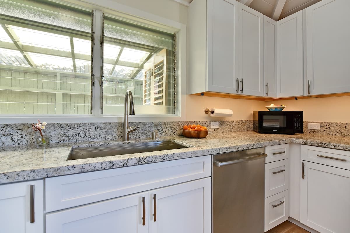 Home in Lahaina · ★4.95 · 2 bedrooms · 4 beds · 2 baths - Photo 5