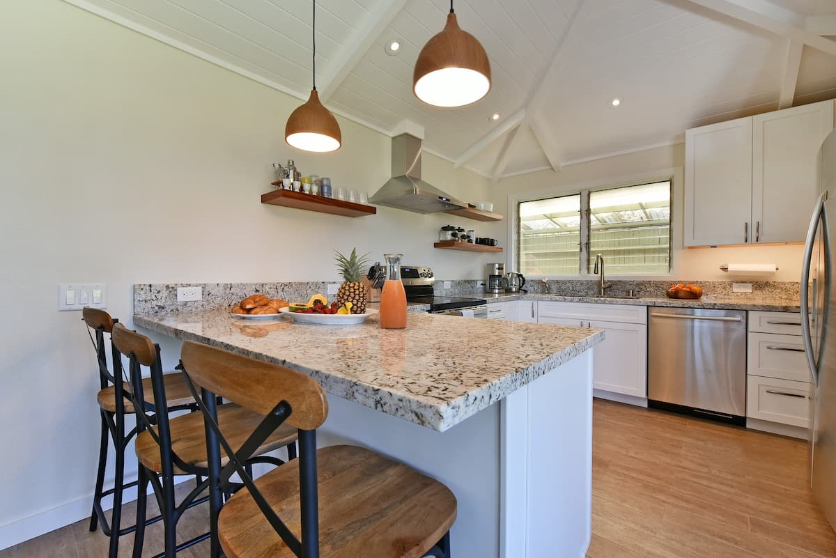 Home in Lahaina · ★4.95 · 2 bedrooms · 4 beds · 2 baths - Photo 2