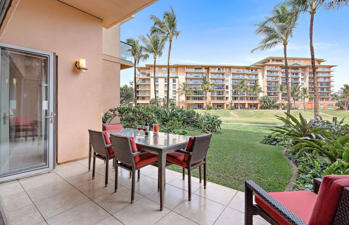 Condo in Lahaina · ★4.69 · 1 bedroom · 2 beds · 1 bath - Photo 1