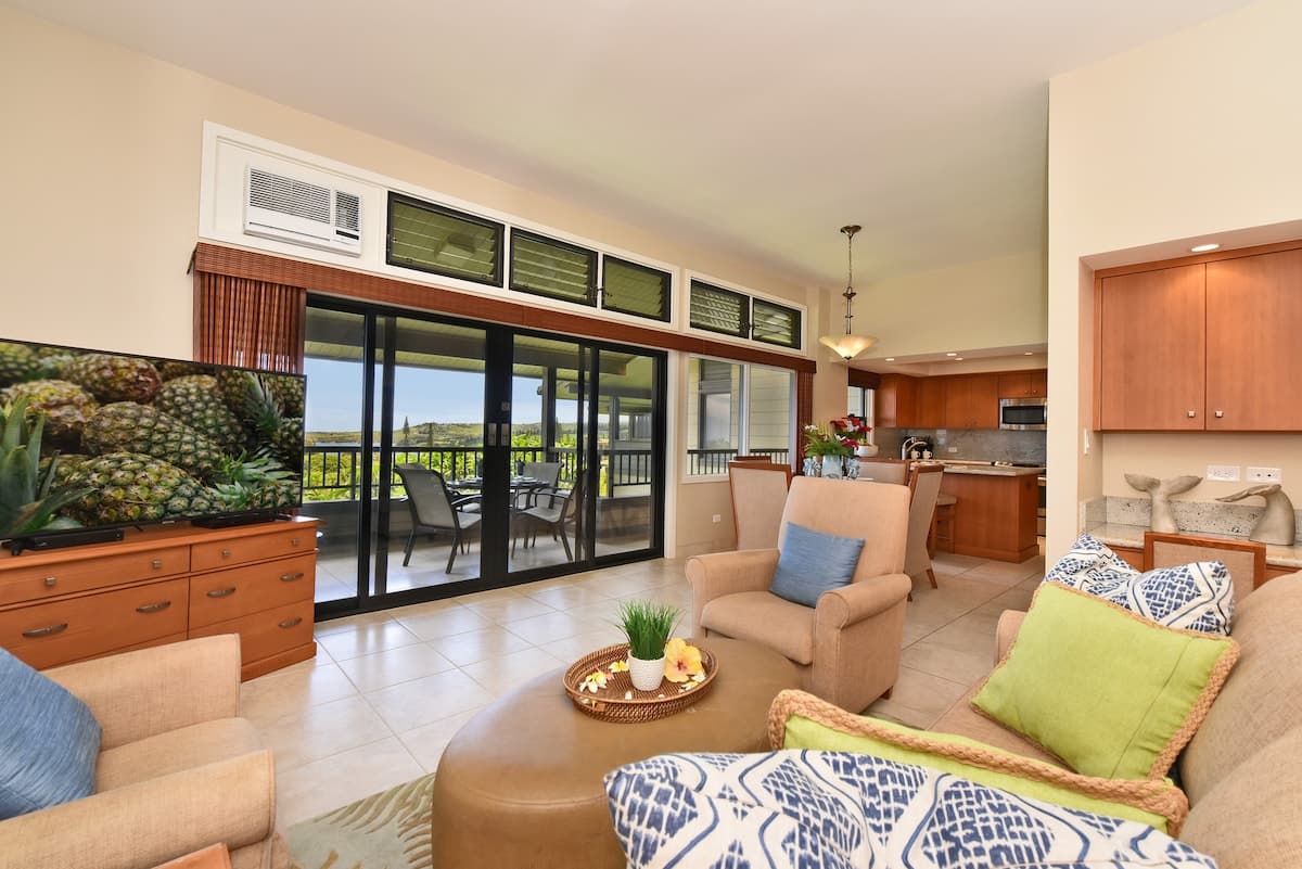Condo in Lahaina · ★4.9 · 1 bedroom · 2 beds · 2 baths - Photo 4