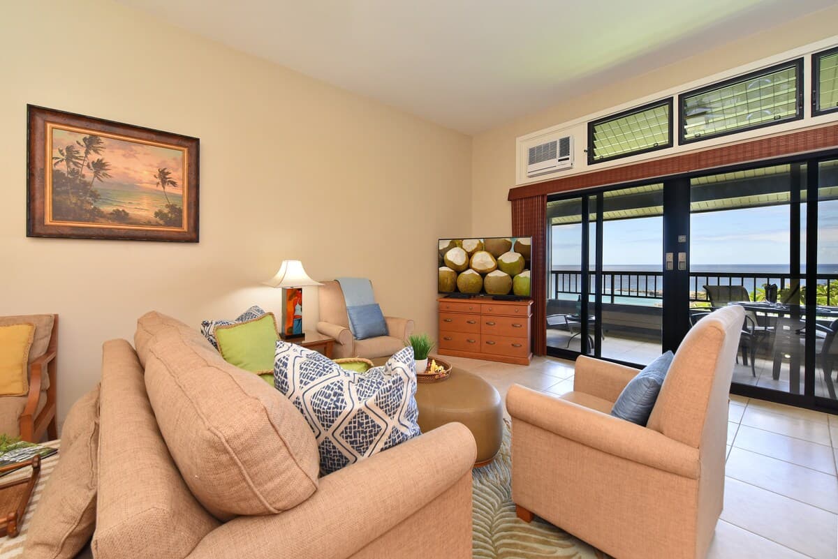 Condo in Lahaina · ★4.9 · 1 bedroom · 2 beds · 2 baths - Photo 3