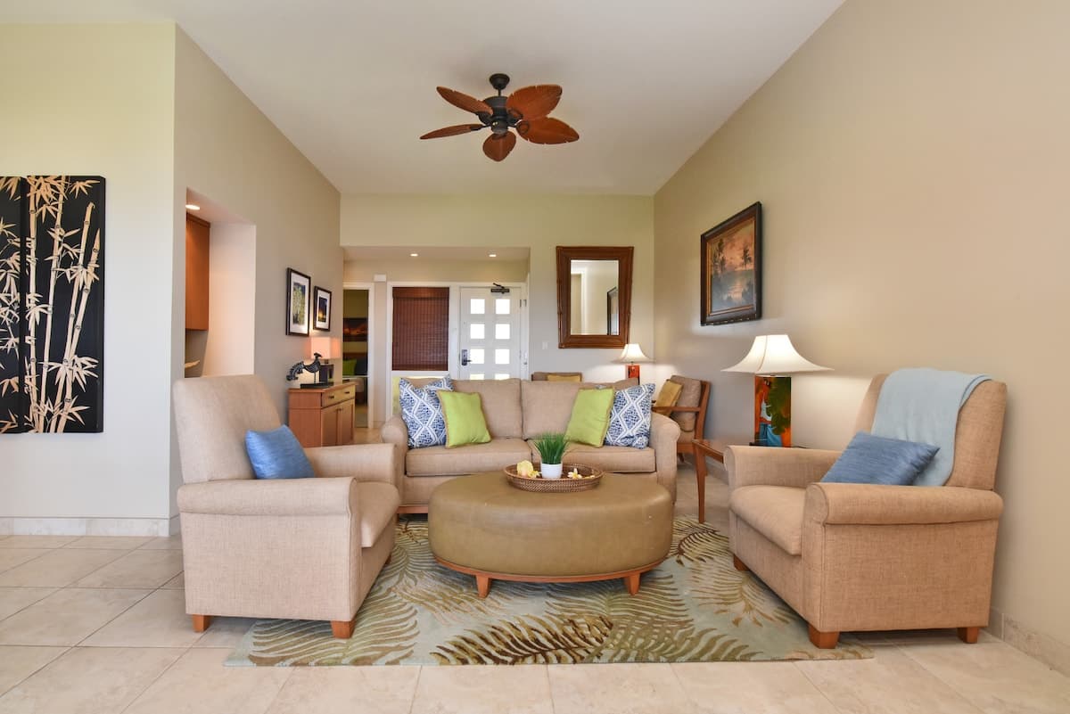 Condo in Lahaina · ★4.9 · 1 bedroom · 2 beds · 2 baths - Photo 5