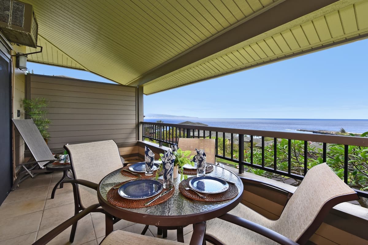Condo in Lahaina · ★4.9 · 1 bedroom · 2 beds · 2 baths - Photo 1