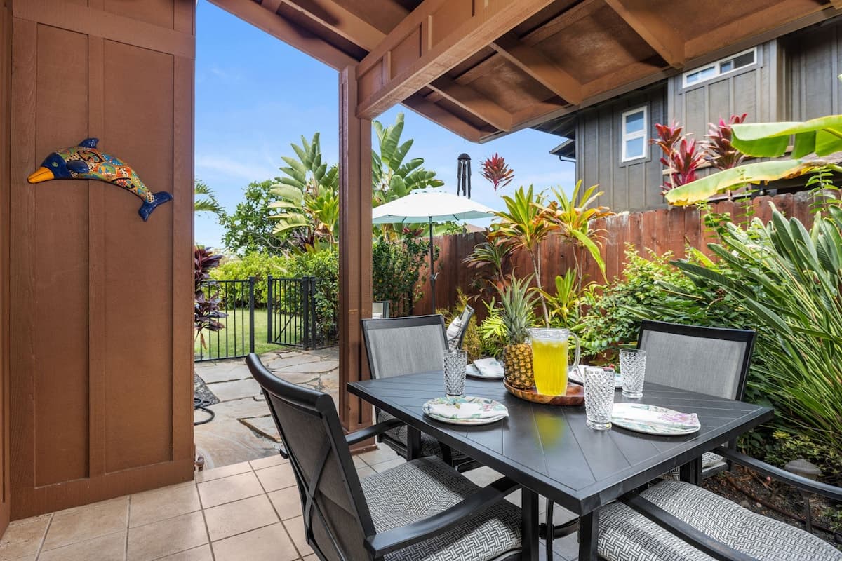 Home in Kailua-Kona · ★4.87 · 3 bedrooms · 4 beds · 2.5 private baths - Photo 2