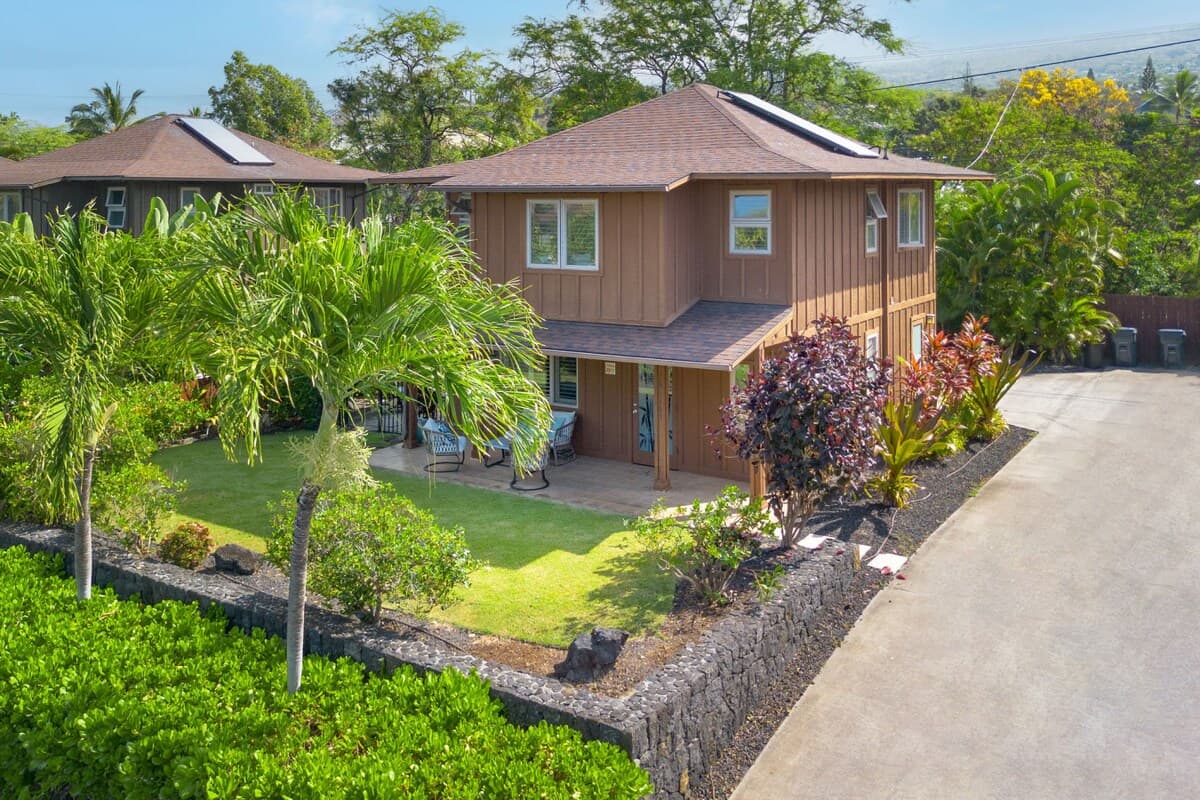 Home in Kailua-Kona · ★4.87 · 3 bedrooms · 4 beds · 2.5 private baths - Photo 4