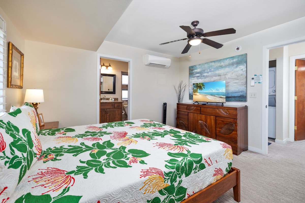 Home in Kailua-Kona · ★4.87 · 3 bedrooms · 4 beds · 2.5 private baths - Photo 5