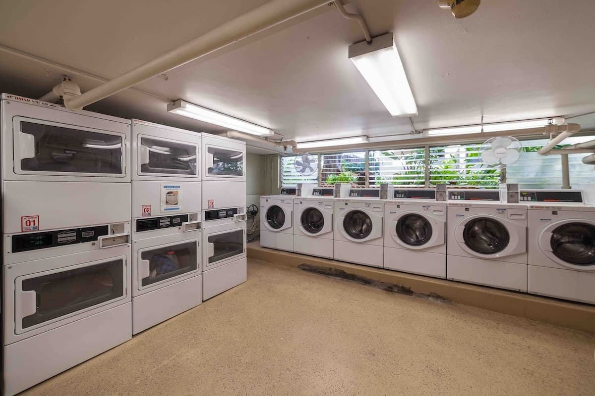 Condo in Honolulu · ★4.71 · Studio · 2 beds · 1 private bath - Photo 4