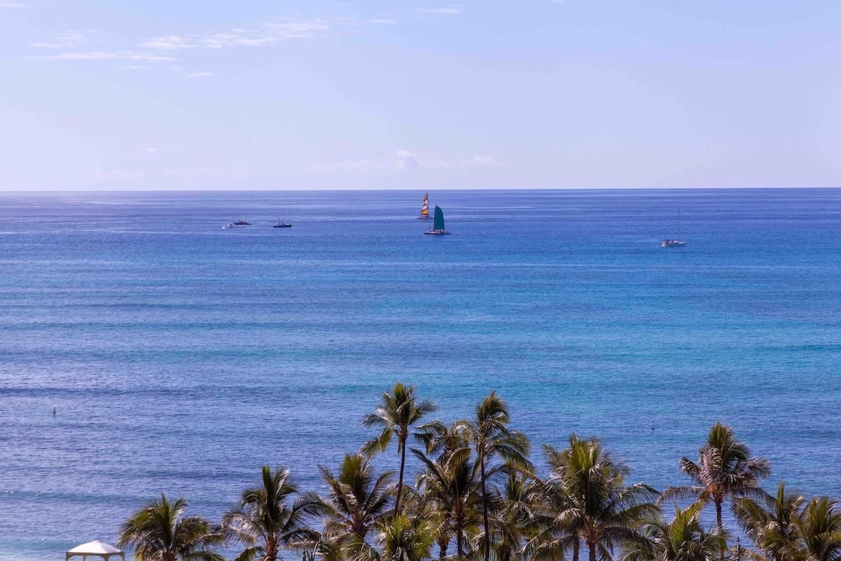 Condo in Honolulu · ★4.71 · Studio · 2 beds · 1 private bath - Photo 5