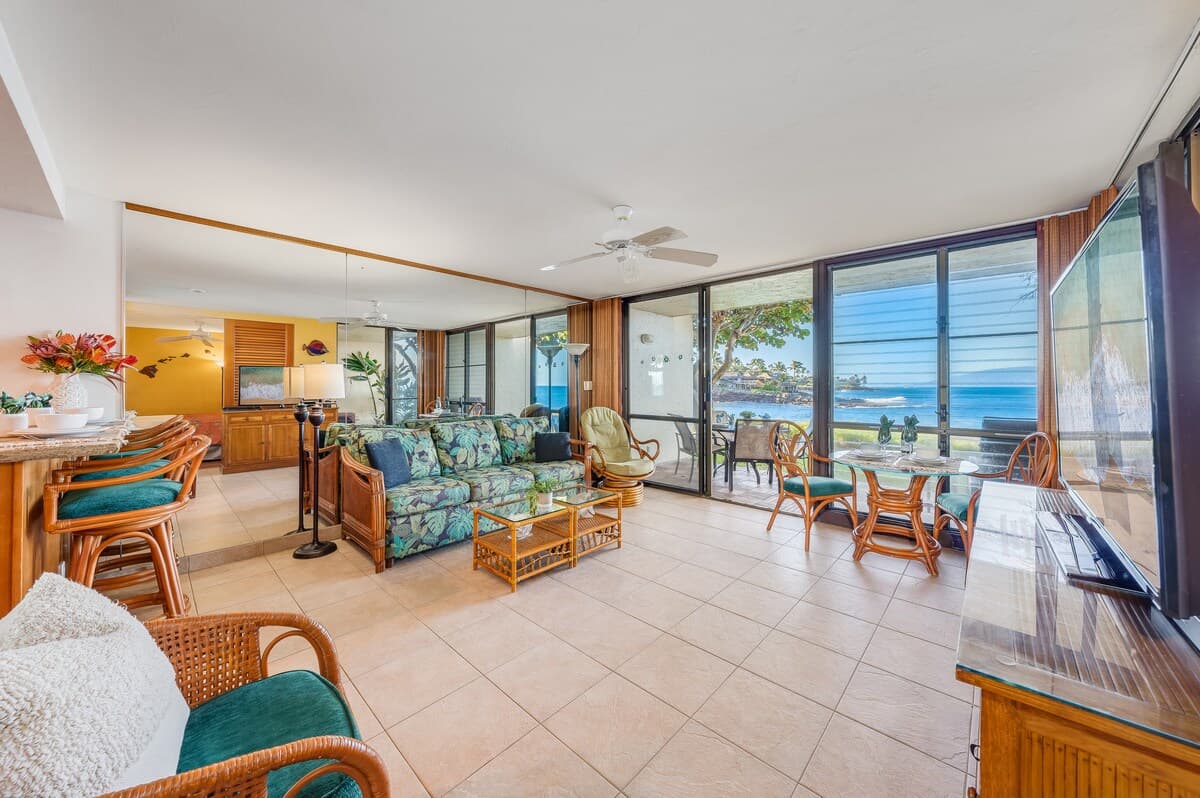 Condo in Lahaina · ★4.67 · 1 bedroom · 2 beds · 1 bath - Photo 3
