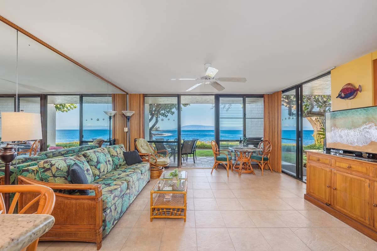 Condo in Lahaina · ★4.67 · 1 bedroom · 2 beds · 1 bath - Photo 2