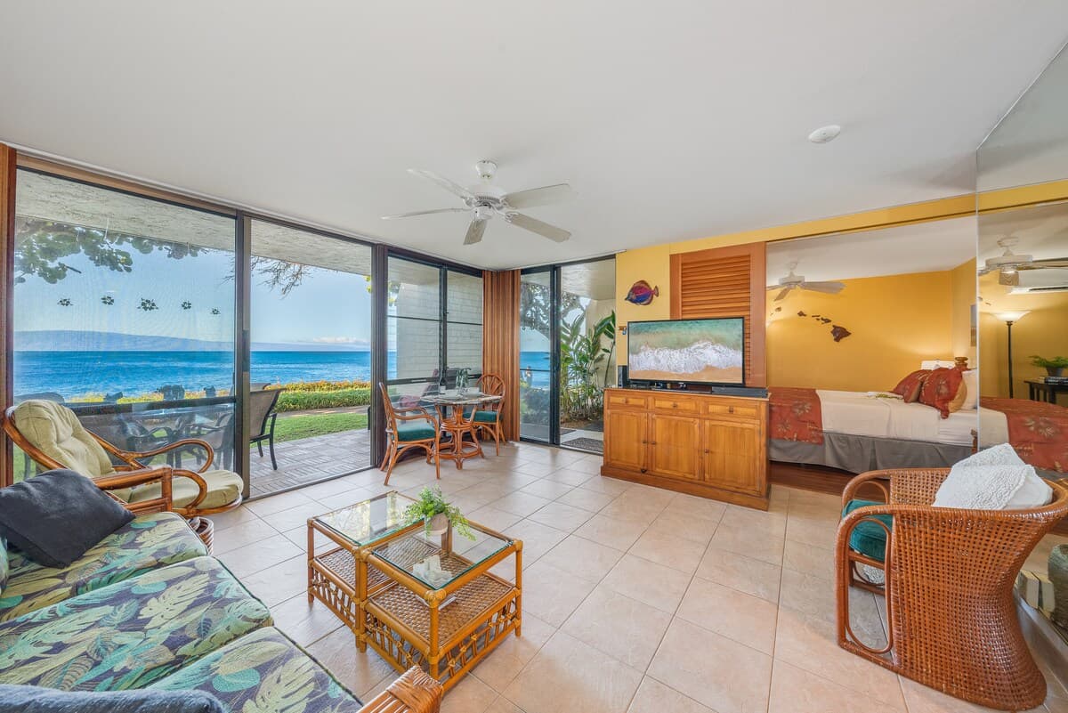 Condo in Lahaina · ★4.67 · 1 bedroom · 2 beds · 1 bath - Photo 4