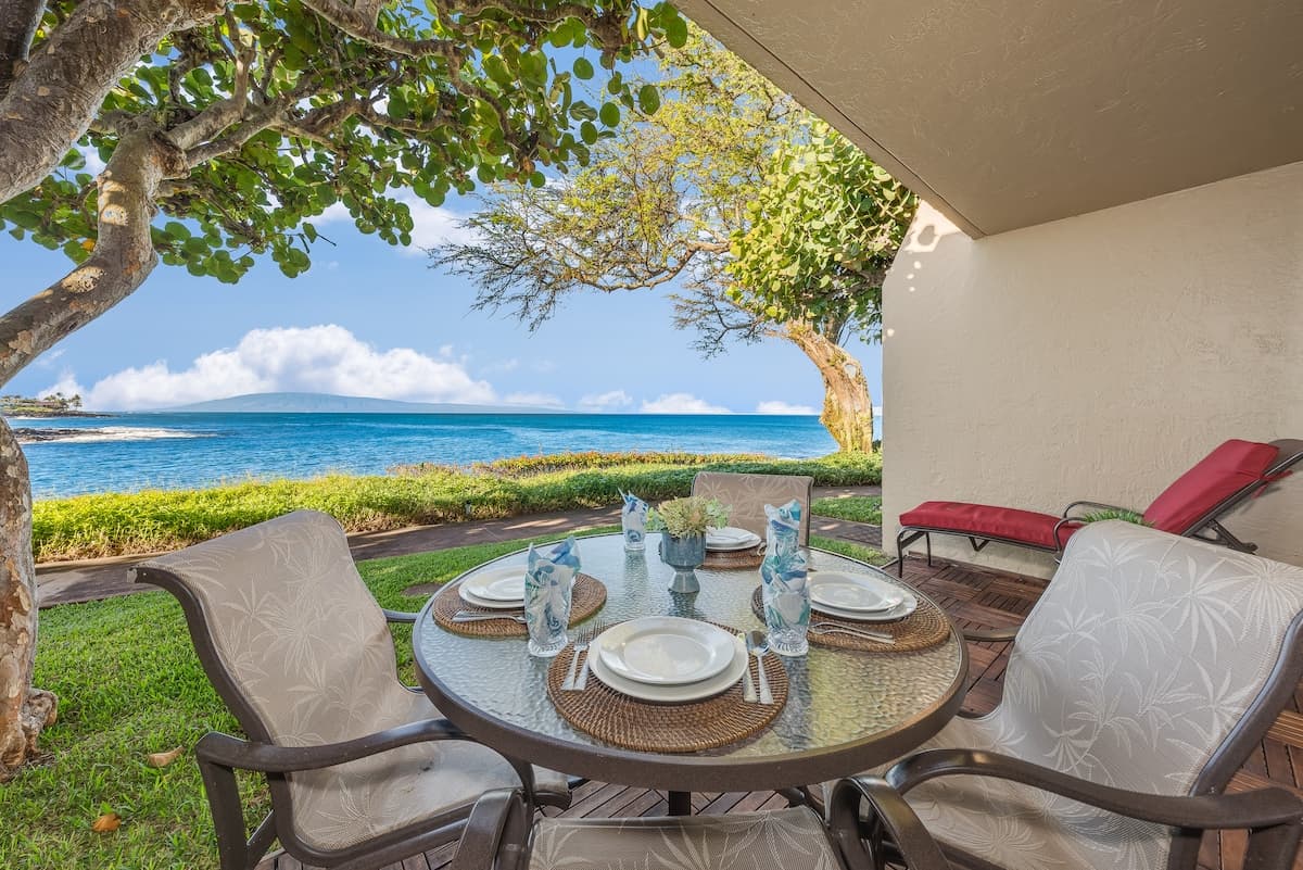 Condo in Lahaina · ★4.67 · 1 bedroom · 2 beds · 1 bath - Photo 1