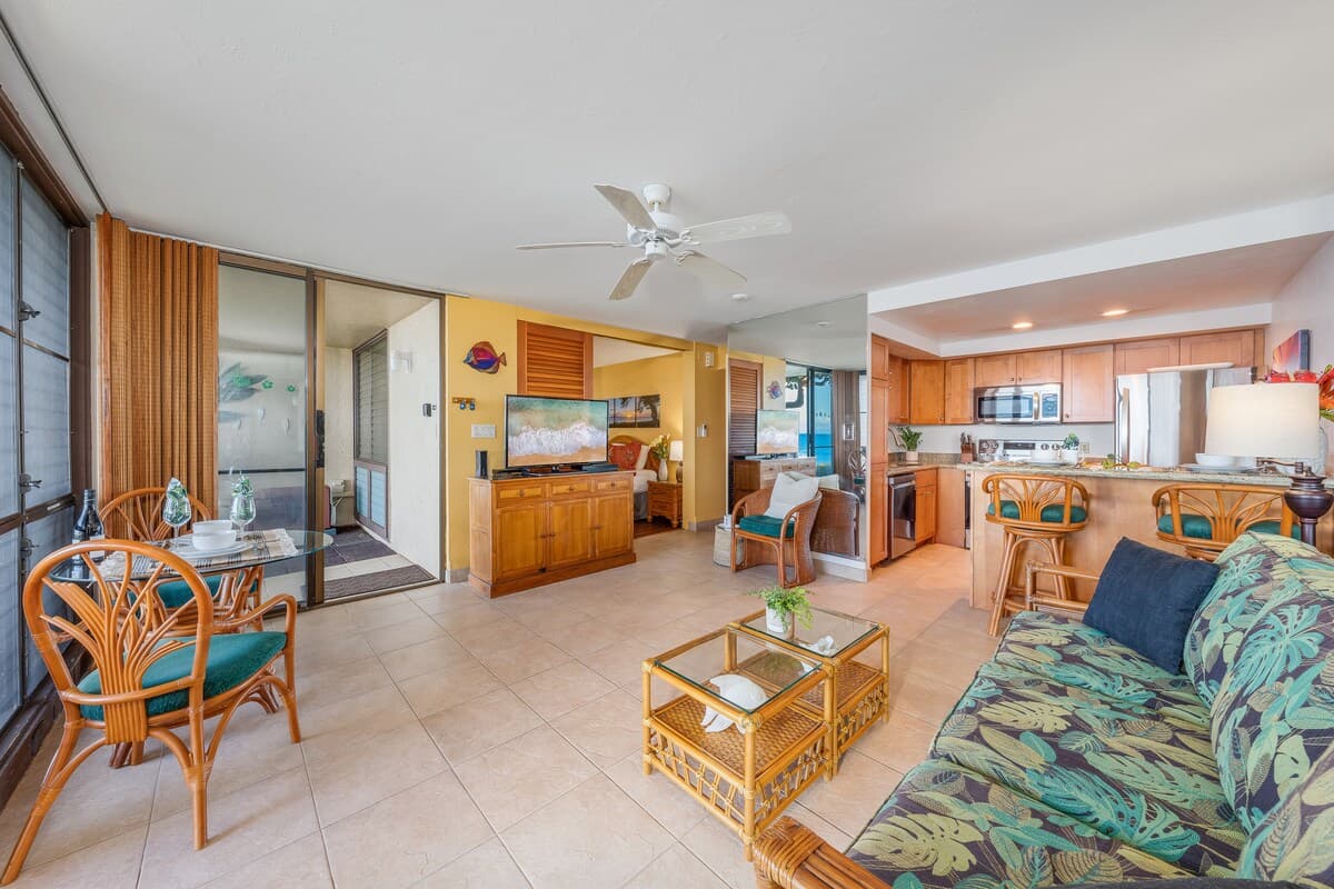Condo in Lahaina · ★4.67 · 1 bedroom · 2 beds · 1 bath - Photo 5