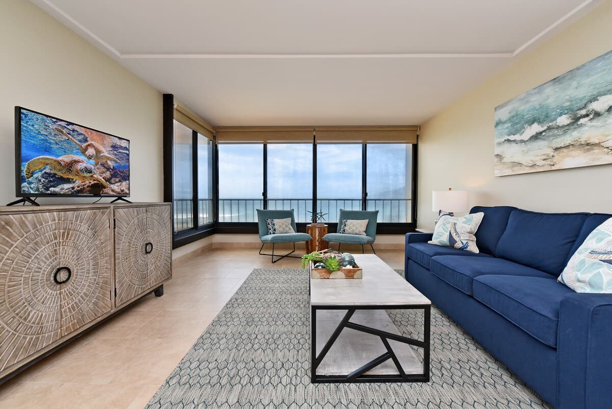Condo in Lahaina · ★4.83 · 1 bedroom · 2 beds · 1 bath - Photo 2