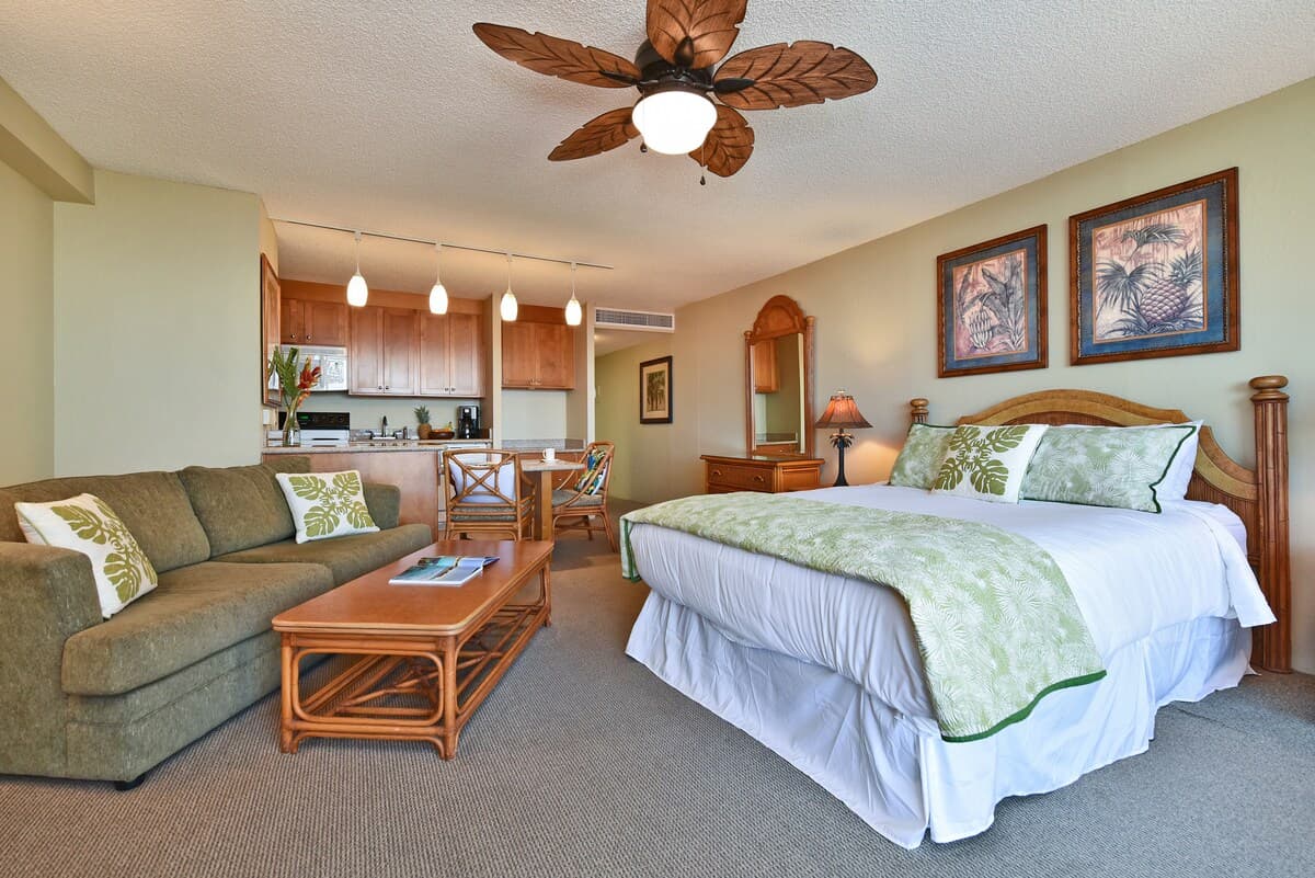 Condo in Lahaina · ★4.55 · 1 bedroom · 2 beds · 1 bath - Photo 3
