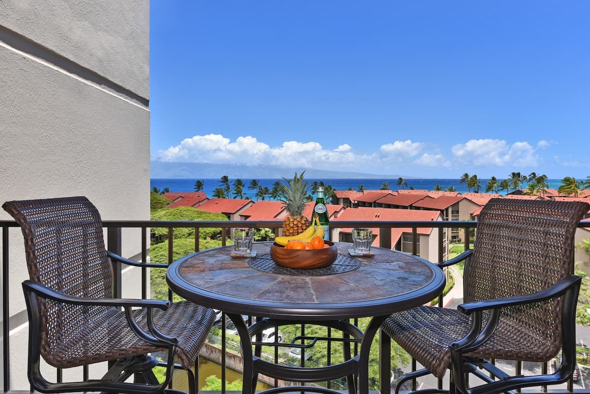 Condo in Lahaina · ★4.55 · 1 bedroom · 2 beds · 1 bath - Photo 1