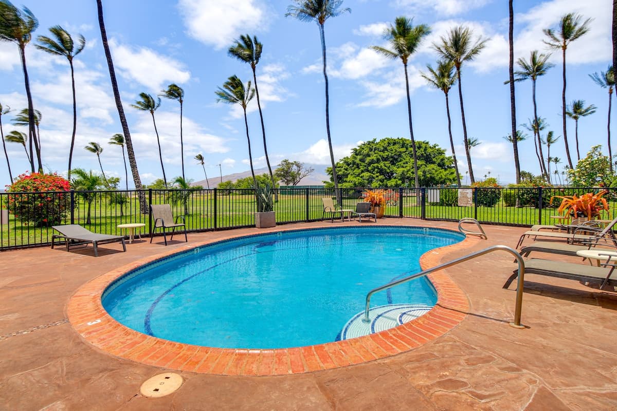Condo in Kihei · ★4.64 · 1 bedroom · 2 beds · 1 private bath - Photo 2