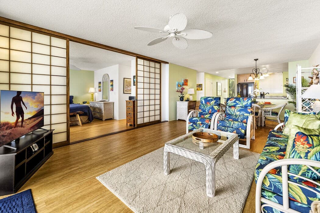 Condo in Kailua-Kona · ★4.83 · 2 bedrooms · 2 beds · 2 baths - Photo 4
