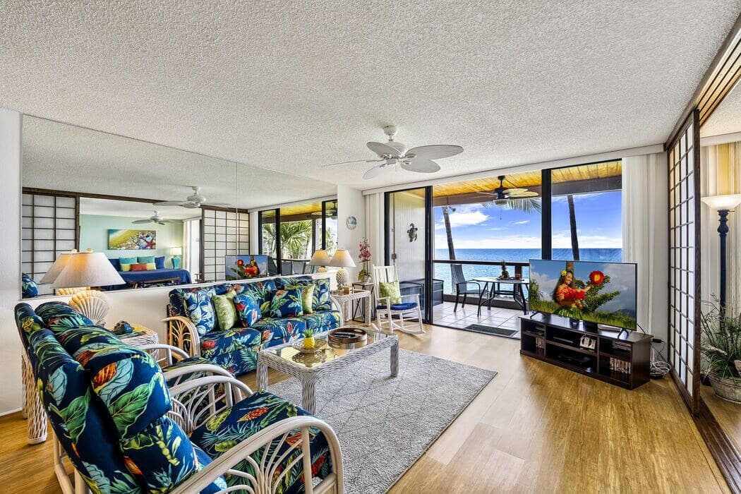 Condo in Kailua-Kona · ★4.83 · 2 bedrooms · 2 beds · 2 baths - Photo 1