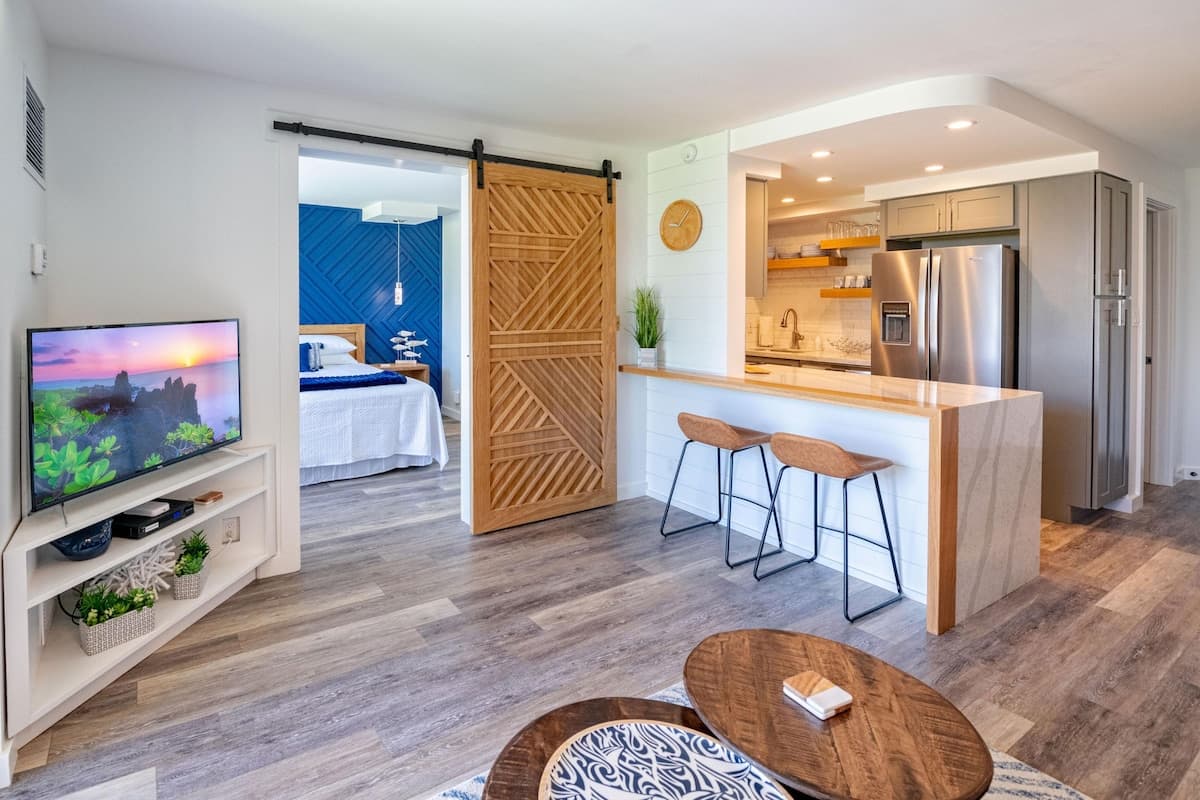 Condo in Kihei · ★4.88 · 2 bedrooms · 2 beds · 2 baths - Photo 2