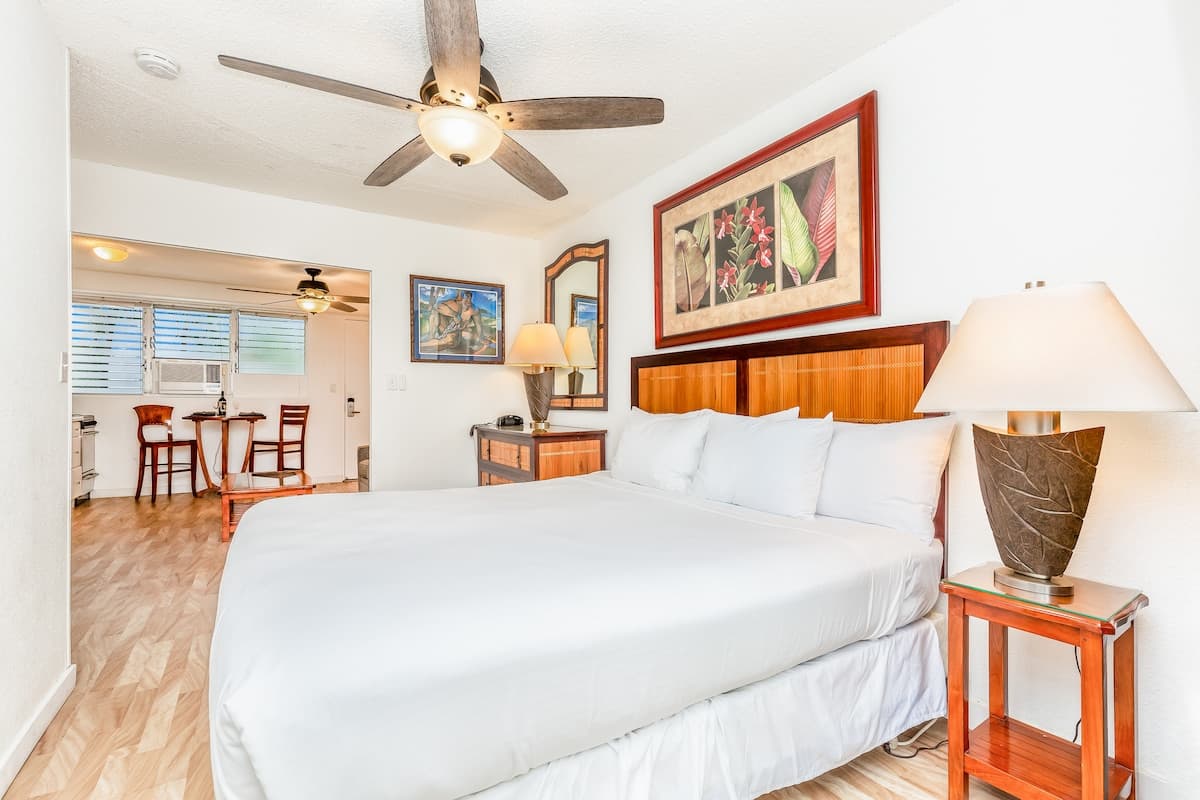 Condo in Honolulu · ★4.68 · 1 bedroom · 2 beds · 1 shared bath - Photo 1