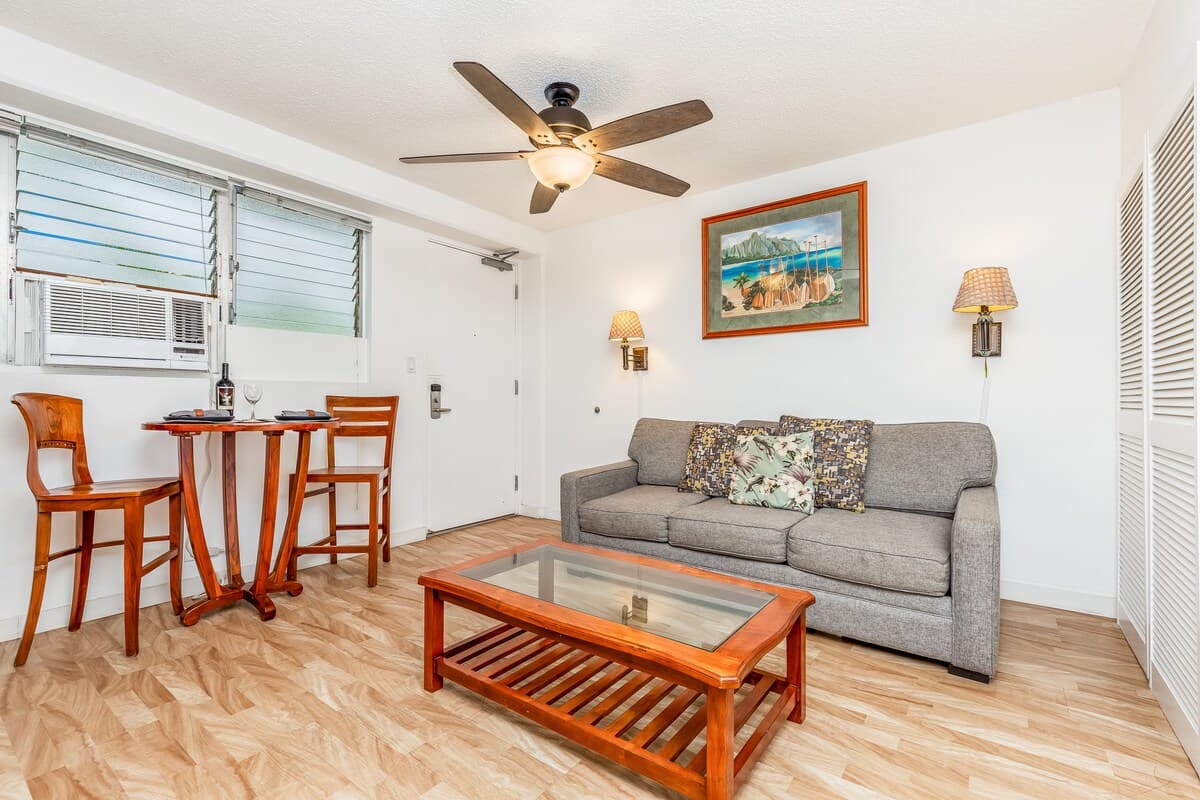 Condo in Honolulu · ★4.68 · 1 bedroom · 2 beds · 1 shared bath - Photo 3