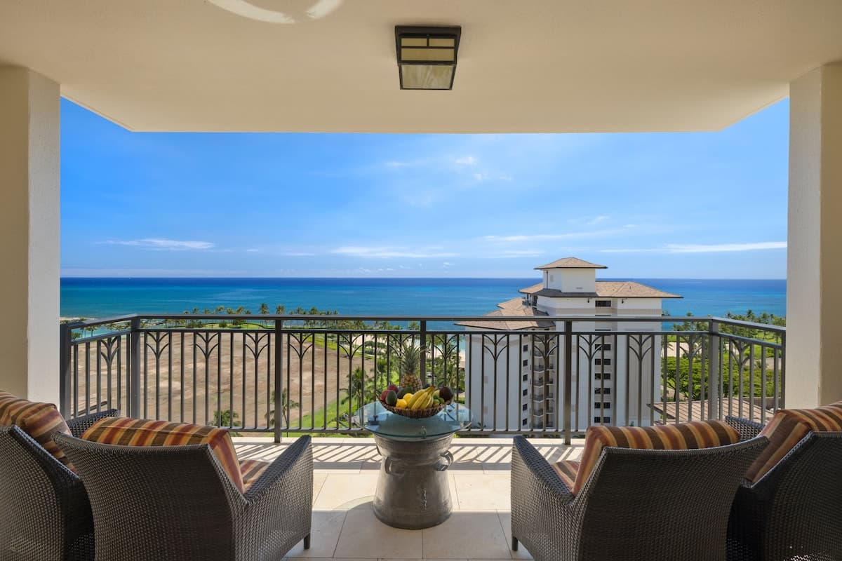 Villa in Honolulu County · ★4.89 · 2 bedrooms · 4 beds · 2 private baths - Photo 2