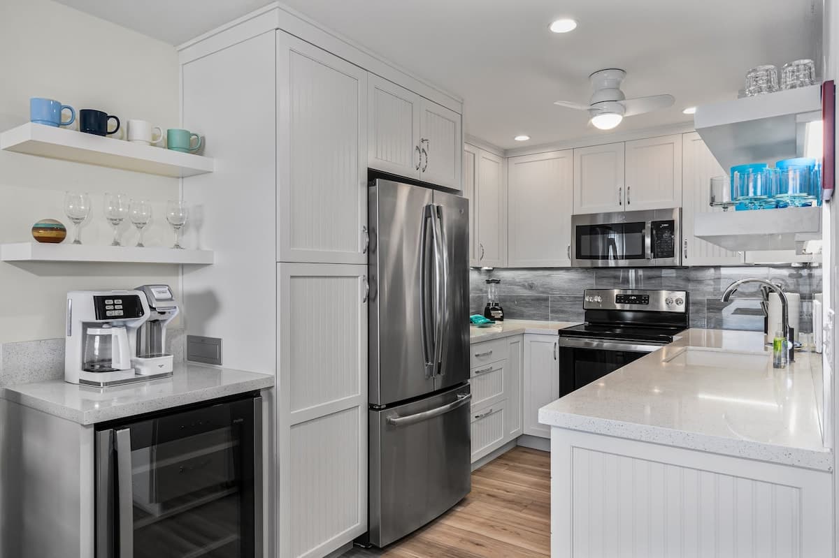 Condo in Lahaina · ★4.89 · 2 bedrooms · 3 beds · 2 shared baths - Photo 3