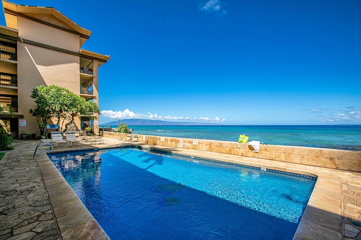 Condo in Lahaina · ★4.89 · 2 bedrooms · 3 beds · 2 shared baths - Photo 5