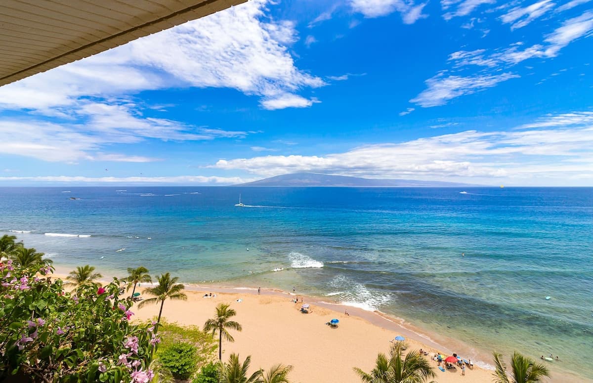 Condo in Lahaina · ★5.0 · 2 bedrooms · 3 beds · 2 baths - Photo 5