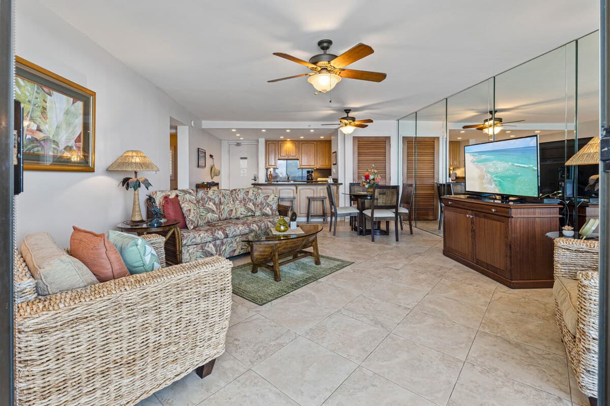 Condo in Lahaina · ★4.77 · 1 bedroom · 2 beds · 1 private bath - Photo 3