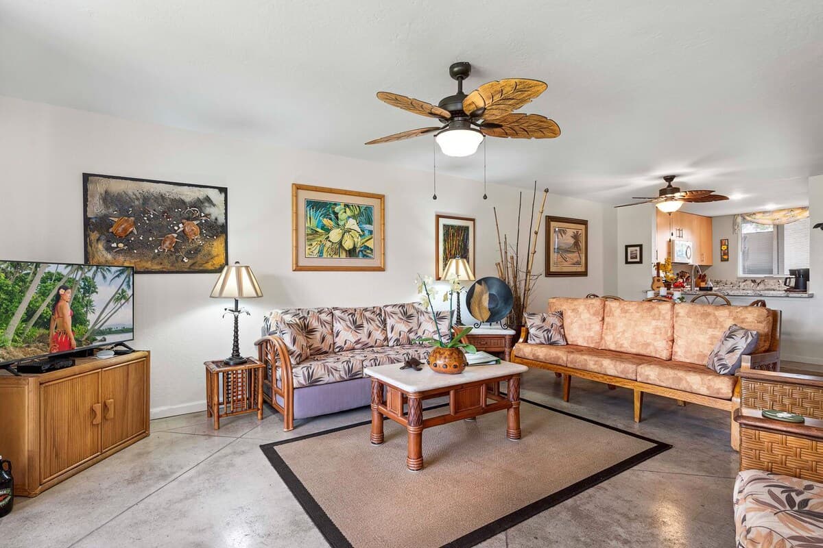 Condo in Kailua-Kona · ★4.65 · 2 bedrooms · 4 beds · 2 private baths - Photo 4