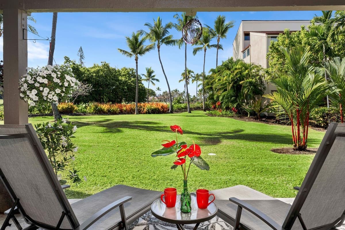 Condo in Kailua-Kona · ★4.65 · 2 bedrooms · 4 beds · 2 private baths - Photo 1